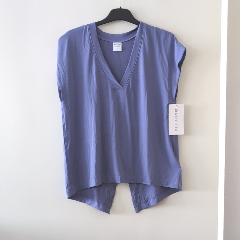 Athleta Essence Away from body tee t-shirt nwt size S